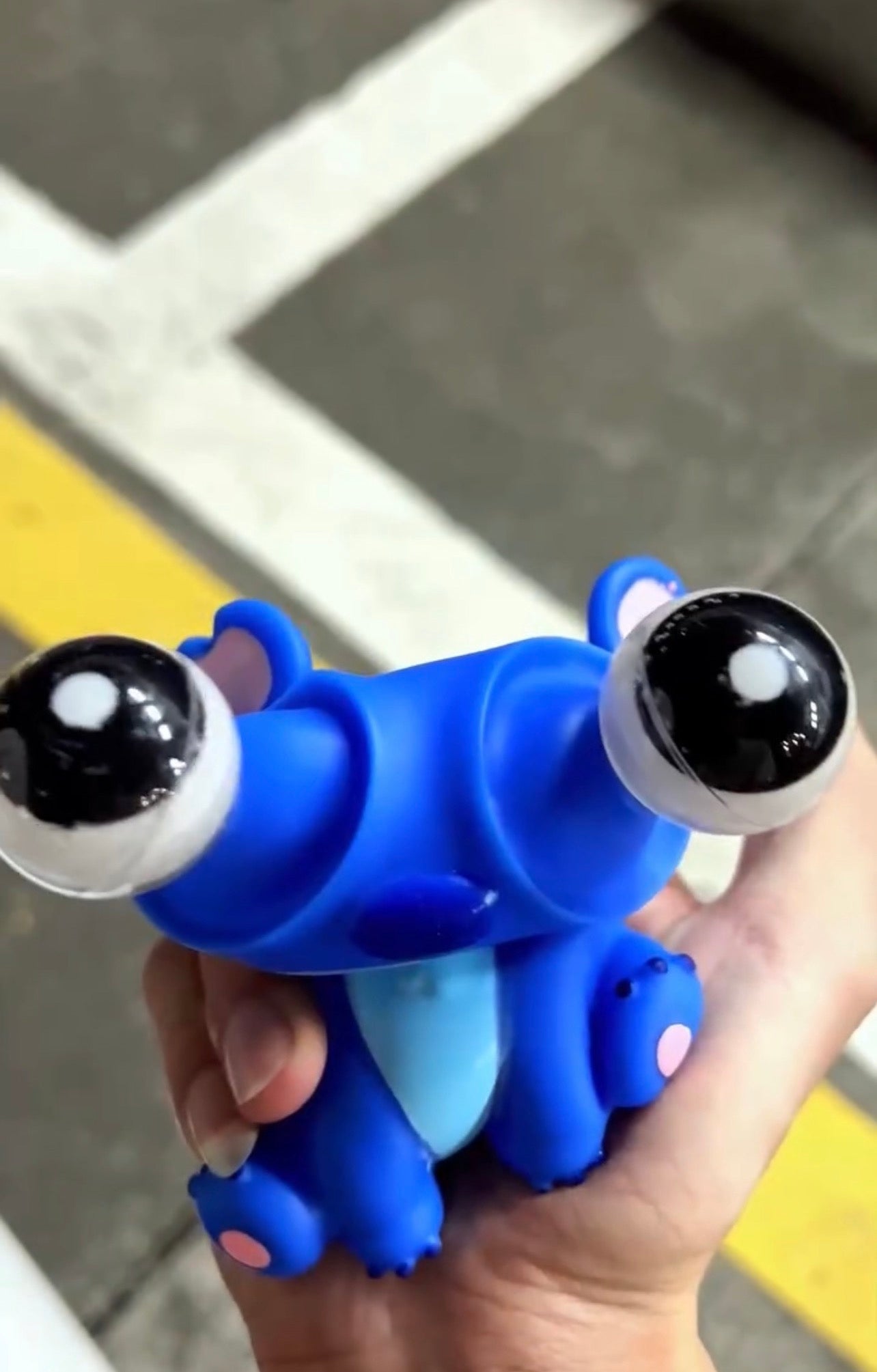 Stitch squeeze eyeball